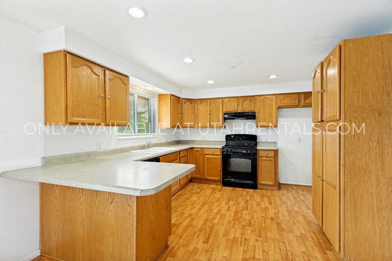 Beautiful 4-Bed, 3-Bath Orem Home with Spacious Yards & Decks property image