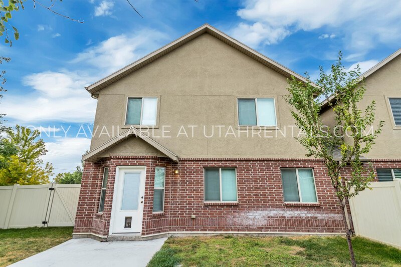 Beautiful 4-Bed Twin Home in Springville – Prime Location! property image