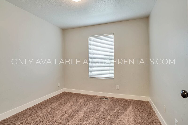 Beautiful 4-Bed Twin Home in Springville – Prime Location! property image