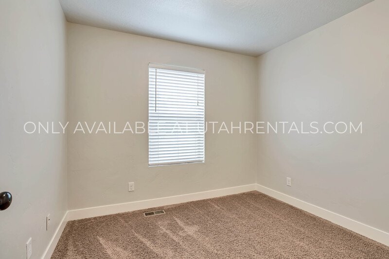 Beautiful 4-Bed Twin Home in Springville – Prime Location! property image