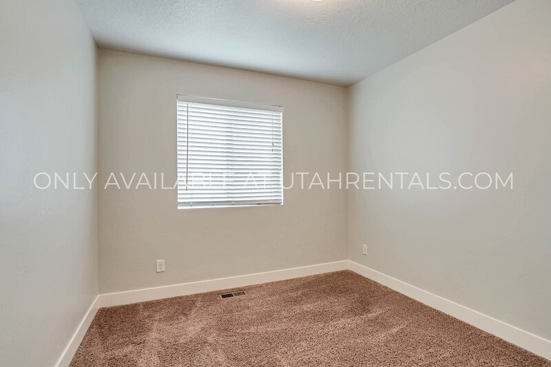 Beautiful 4-Bed Twin Home in Springville – Prime Location! property image