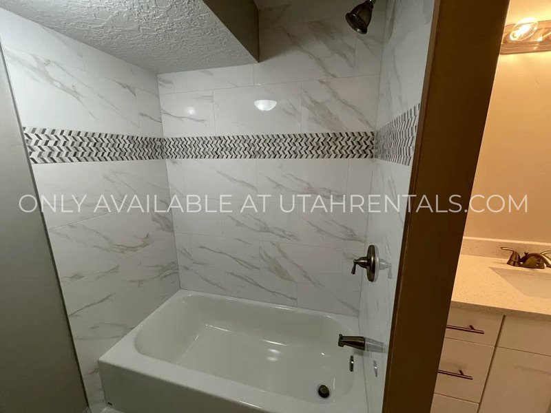 Cute 2-Bed Apartment Near Peace Gardens property image
