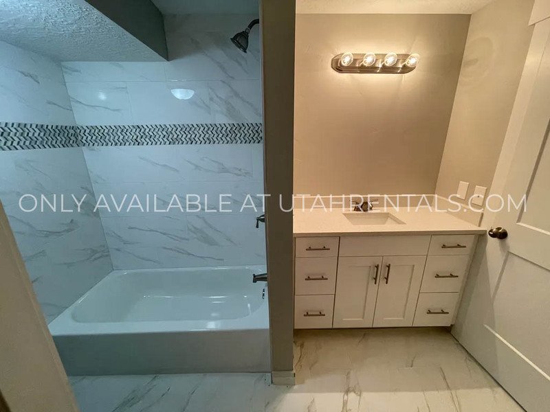 Cute 2-Bed Apartment Near Peace Gardens property image