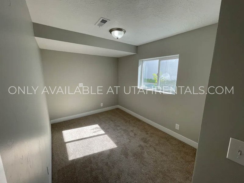 Cute 2-Bed Apartment Near Peace Gardens property image