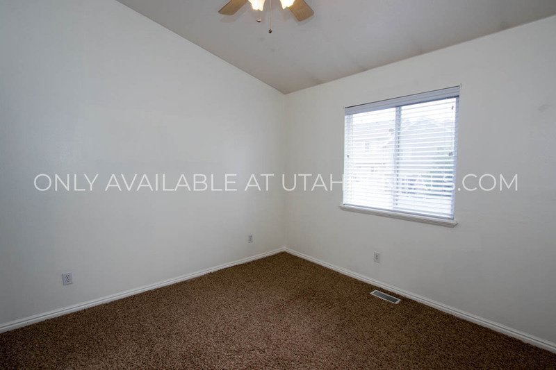 Beautiful Lehi townhome near Thanksgiving Point! property image