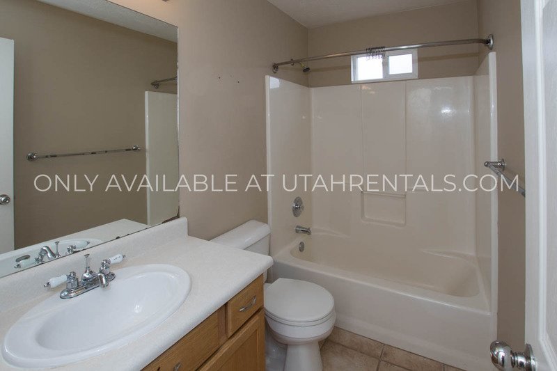 Beautiful Lehi townhome near Thanksgiving Point! property image