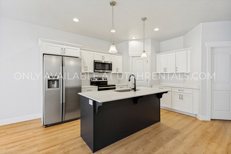 Stunning 4-Bedroom Home in Lehi property image