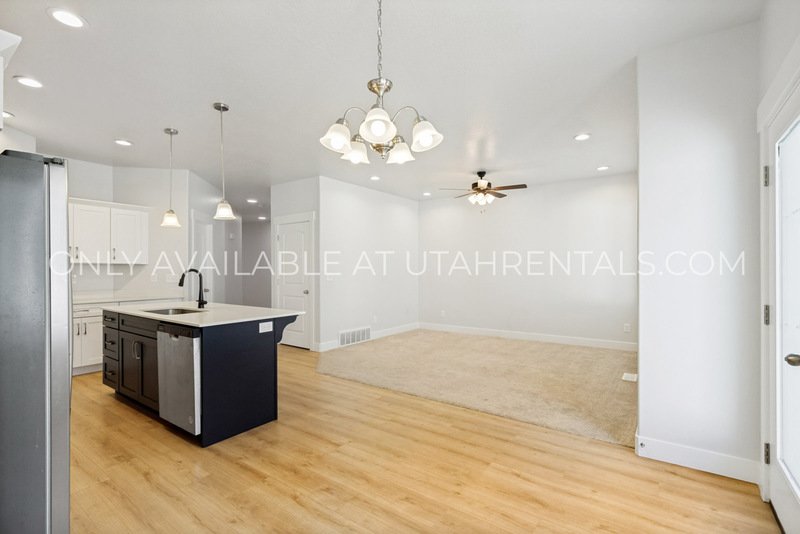 Stunning 4-Bedroom Home in Lehi property image