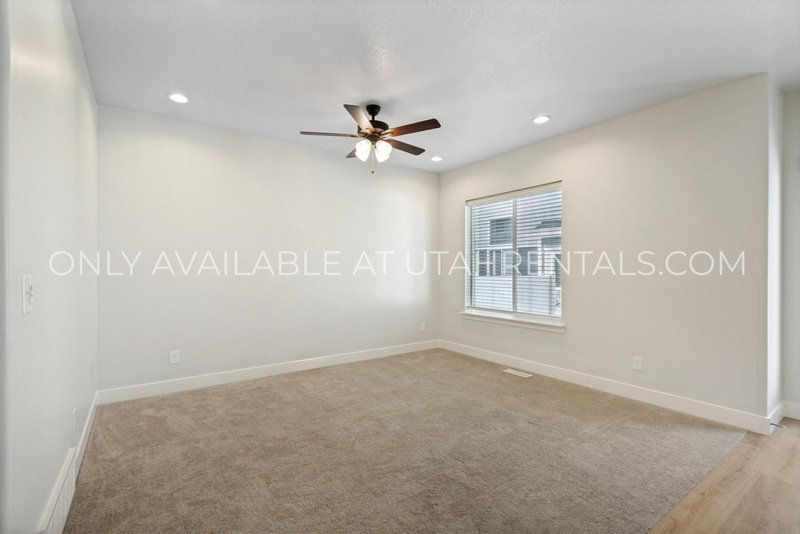 Stunning 4-Bedroom Home in Lehi property image