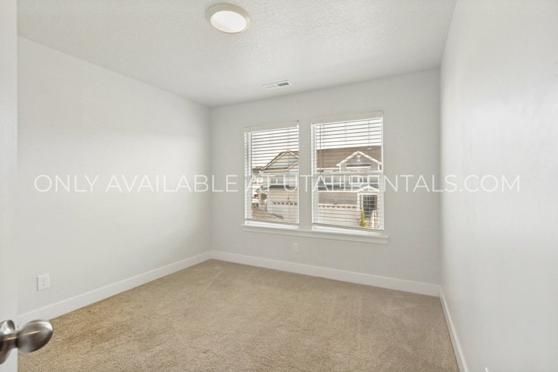 Stunning 4-Bedroom Home in Lehi property image