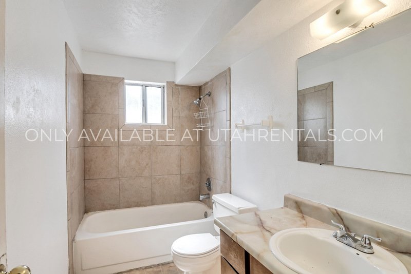 3 Bed, 1 Bath Garden-Level Apartment in the Heart of Pleasant Grove! property image
