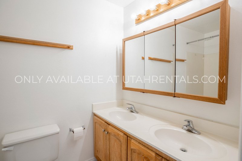 Charming 2-Bed Condo in Provo – Great Location! property image