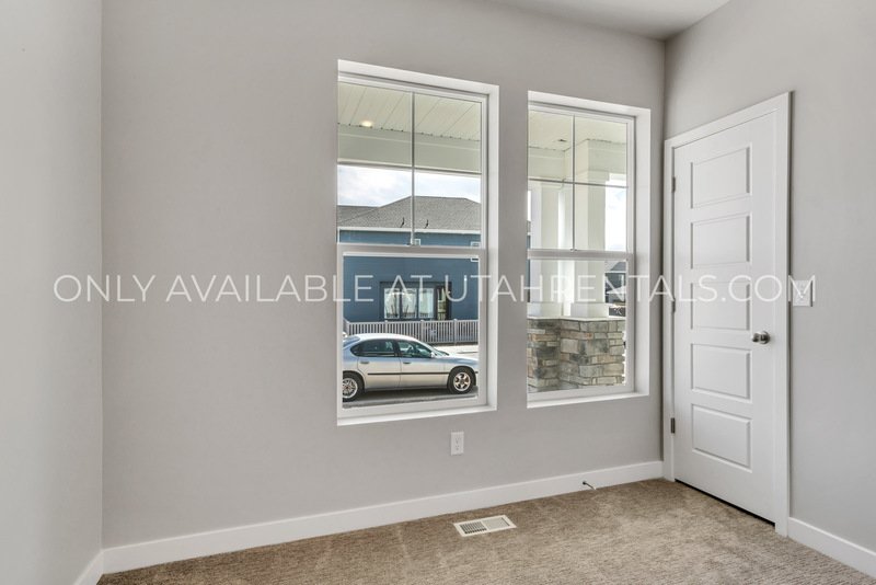 Stunning 5-Bed Mountain View Home in Highland property image