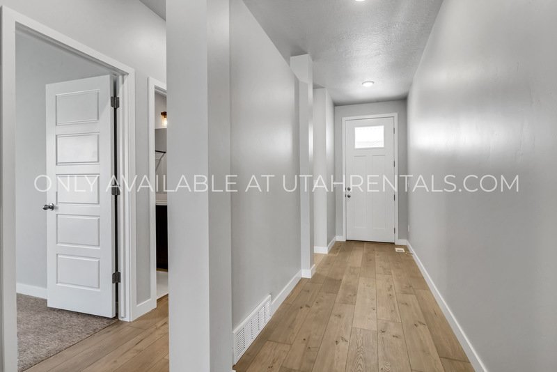Stunning 5-Bed Mountain View Home in Highland property image
