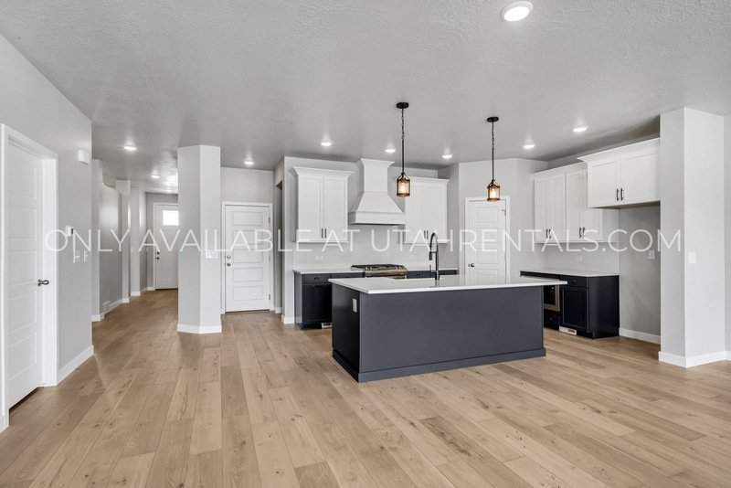 Stunning 5-Bed Mountain View Home in Highland property image