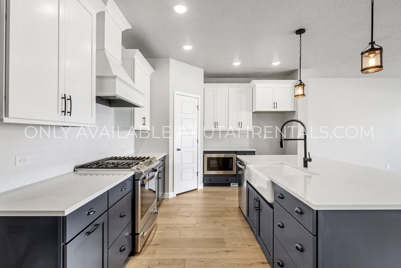 Stunning 5-Bed Mountain View Home in Highland property image