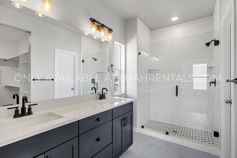 Stunning 5-Bed Mountain View Home in Highland property image