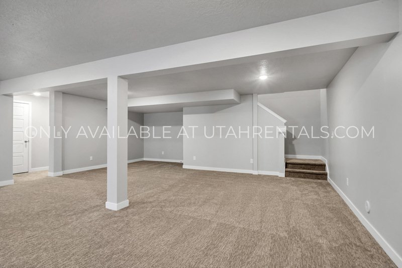 Stunning 5-Bed Mountain View Home in Highland property image