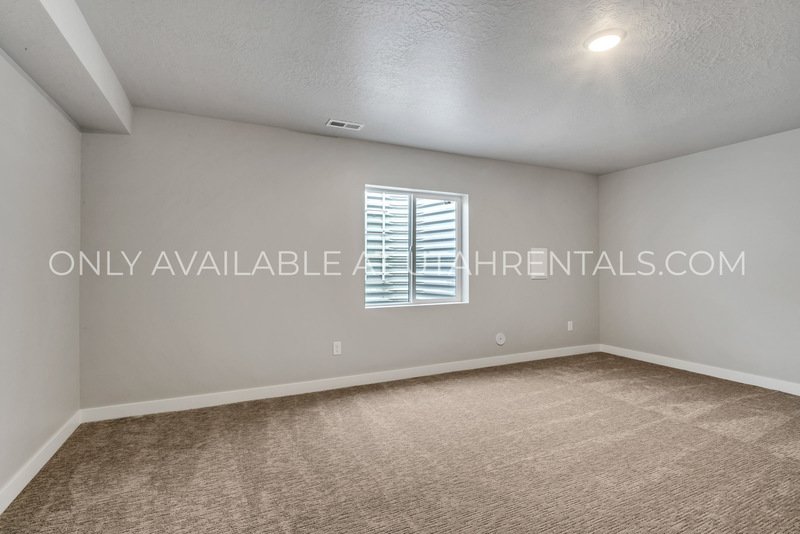 Stunning 5-Bed Mountain View Home in Highland property image