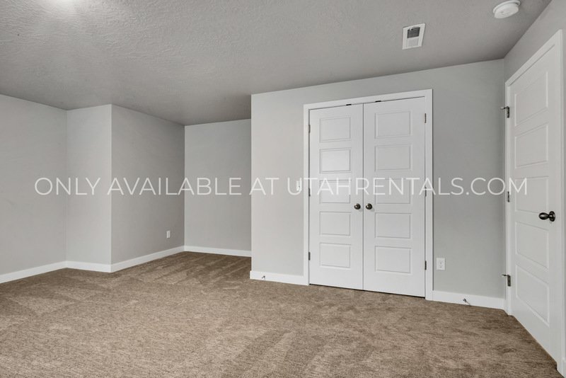 Stunning 5-Bed Mountain View Home in Highland property image