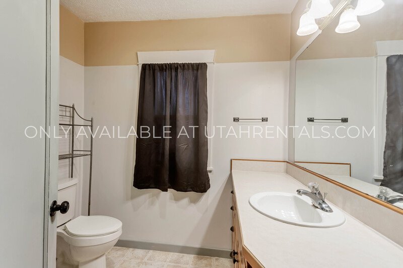 Adorable ANIMAL FRIENDLY Upstairs of Home in Santaquin property image