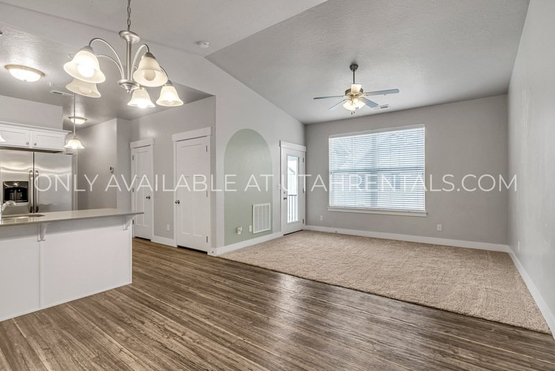 Great location, 3 bedroom 2 bathroom Vineyard Condominium property image