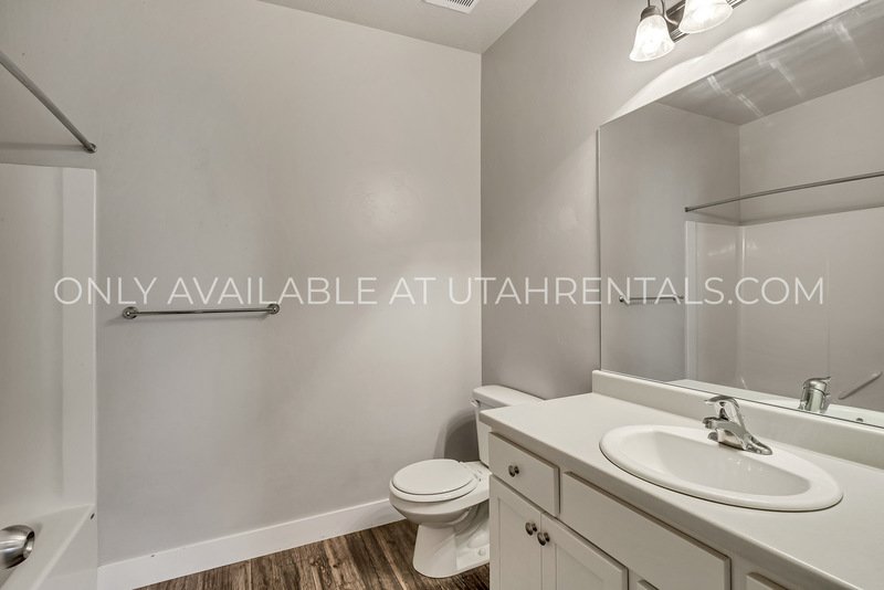 Great location, 3 bedroom 2 bathroom Vineyard Condominium property image