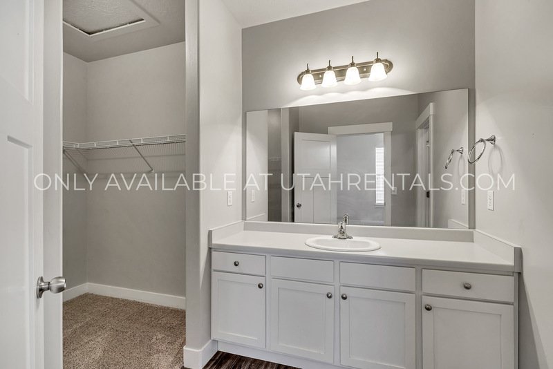 Great location, 3 bedroom 2 bathroom Vineyard Condominium property image