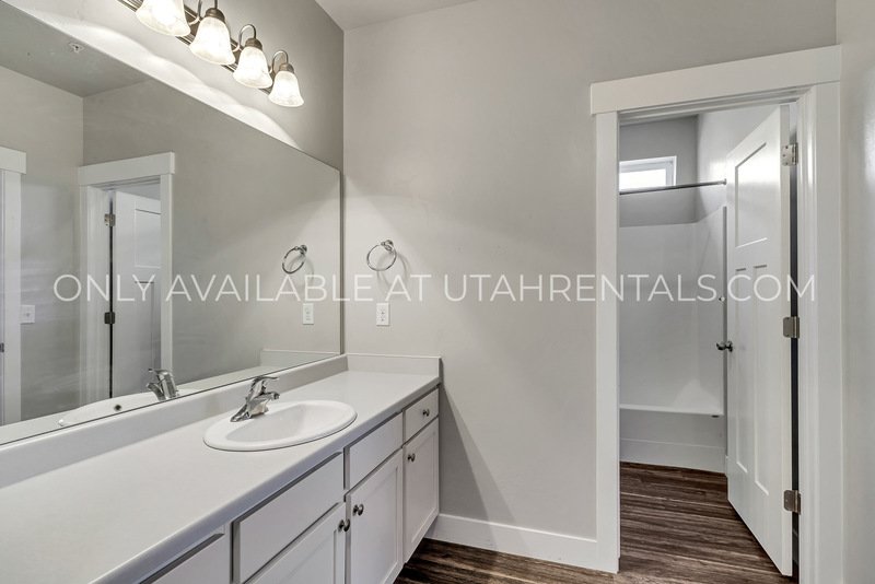 Great location, 3 bedroom 2 bathroom Vineyard Condominium property image