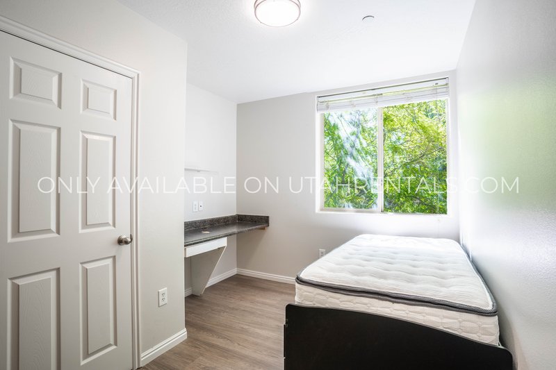 2 Luxury Private Rooms Available at Lanai E2 property image