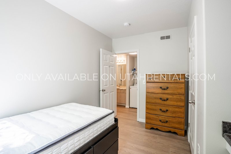 2 Luxury Private Rooms Available at Lanai E2 property image