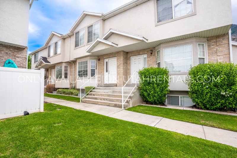 5 Bed 3.5 Bath Townhome in Deer Haven! property image