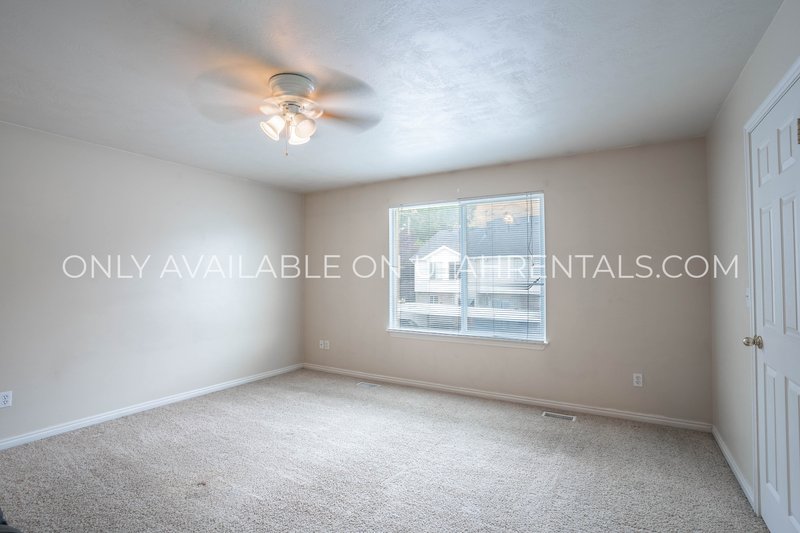 5 Bed 3.5 Bath Townhome in Deer Haven! property image