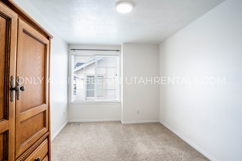 5 Bed 3.5 Bath Townhome in Deer Haven! property image