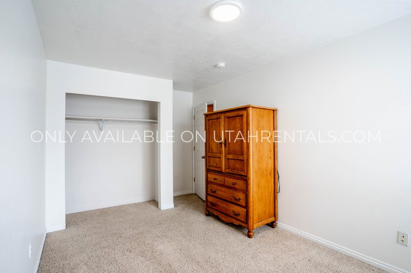 5 Bed 3.5 Bath Townhome in Deer Haven! property image
