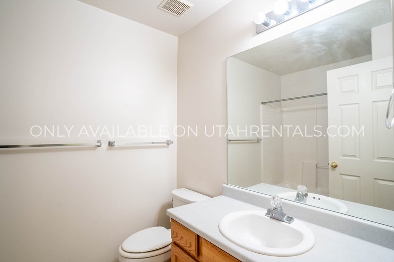 5 Bed 3.5 Bath Townhome in Deer Haven! property image