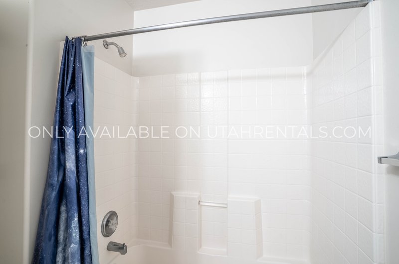 5 Bed 3.5 Bath Townhome in Deer Haven! property image