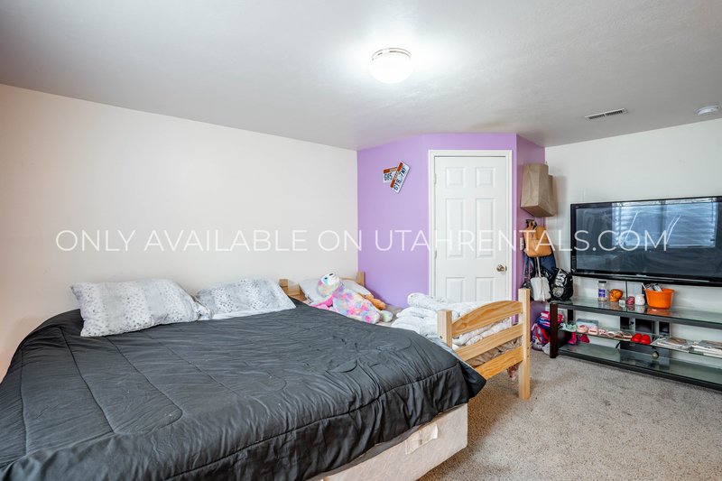 5 Bed 3.5 Bath Townhome in Deer Haven! property image
