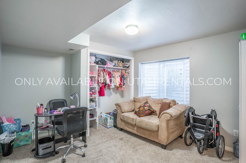 5 Bed 3.5 Bath Townhome in Deer Haven! property image