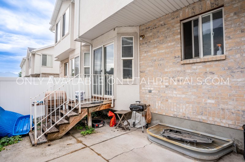 5 Bed 3.5 Bath Townhome in Deer Haven! property image