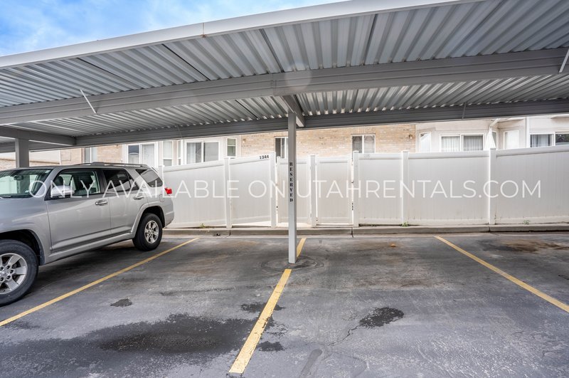 5 Bed 3.5 Bath Townhome in Deer Haven! property image