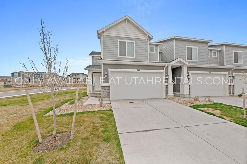PET FRIENDLY END UNIT TOWNHOME COLD SPRINGS RANCH property image