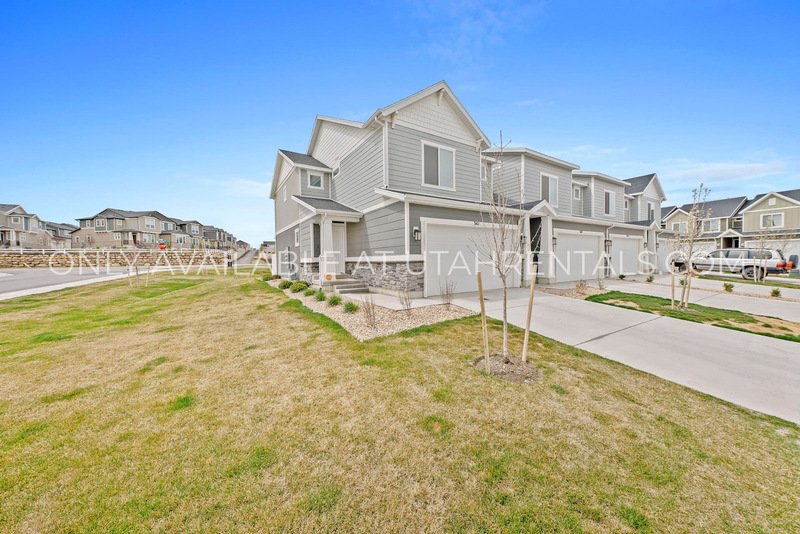 PET FRIENDLY END UNIT TOWNHOME COLD SPRINGS RANCH property image