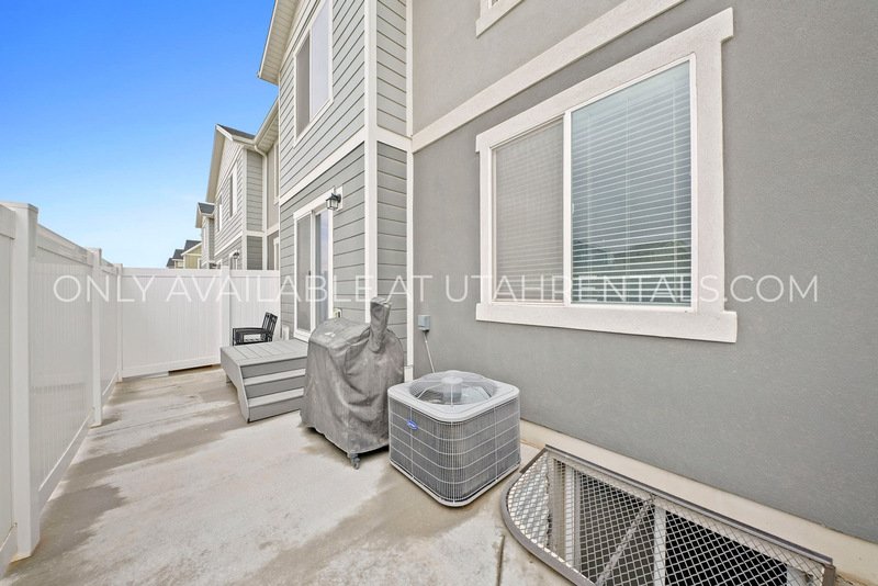 PET FRIENDLY END UNIT TOWNHOME COLD SPRINGS RANCH property image