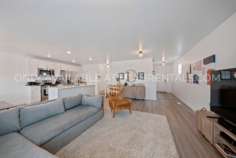 PET FRIENDLY END UNIT TOWNHOME COLD SPRINGS RANCH property image