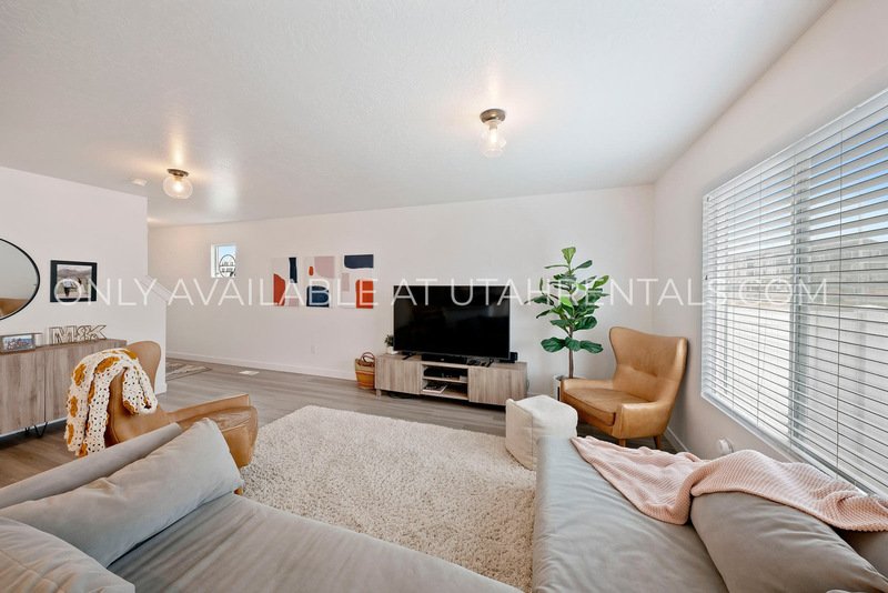PET FRIENDLY END UNIT TOWNHOME COLD SPRINGS RANCH property image