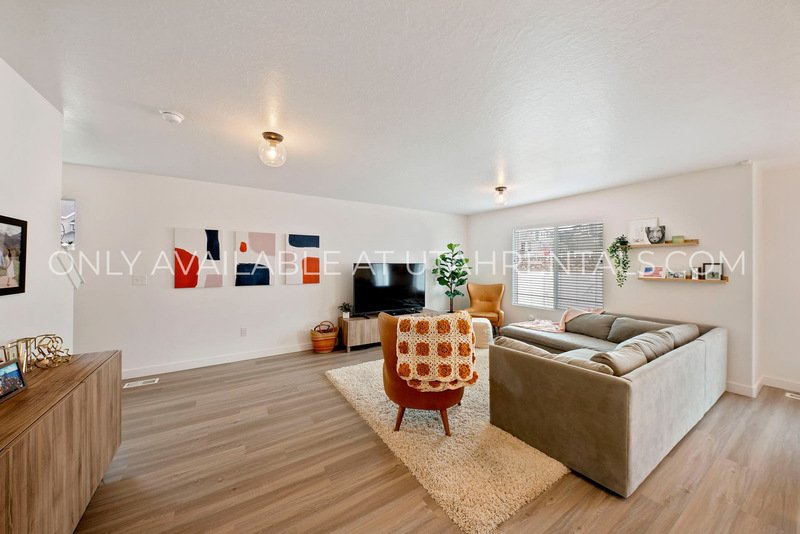 PET FRIENDLY END UNIT TOWNHOME COLD SPRINGS RANCH property image