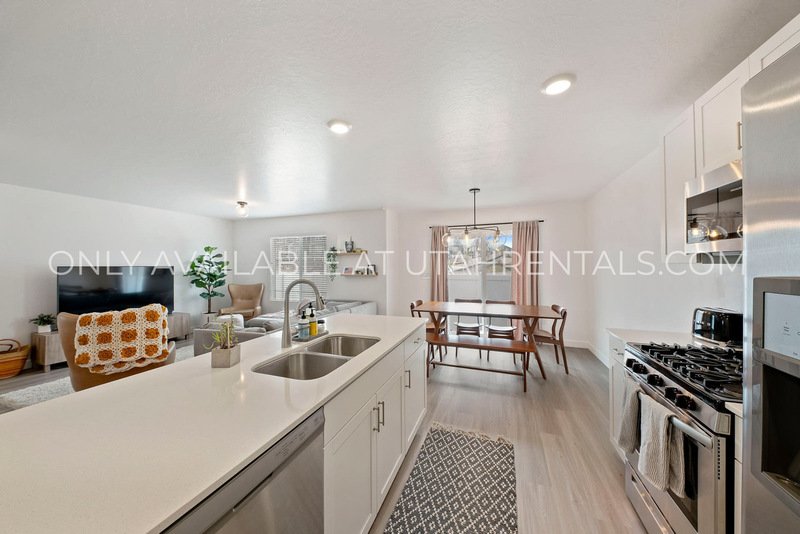 PET FRIENDLY END UNIT TOWNHOME COLD SPRINGS RANCH property image