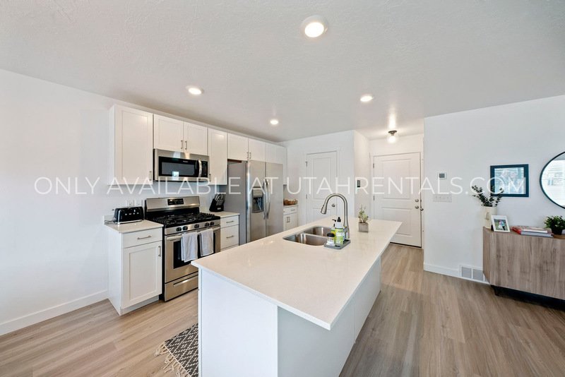 PET FRIENDLY END UNIT TOWNHOME COLD SPRINGS RANCH property image