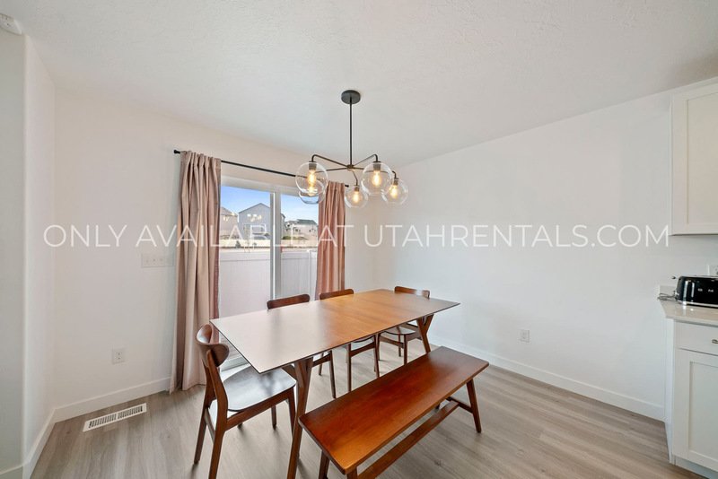 PET FRIENDLY END UNIT TOWNHOME COLD SPRINGS RANCH property image